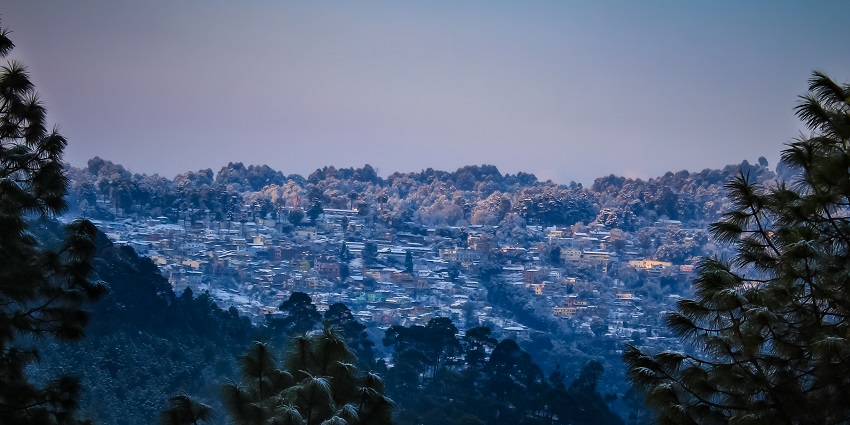 A stunning view of Ranikhet, one of the best hill stations near Kanpur.