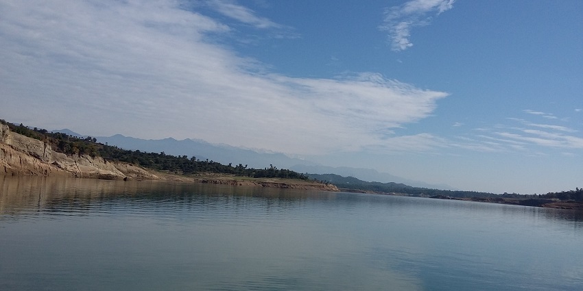 Ranjit Sagar Dam is a couple-friendly spot where you can organise a picnic and enjoy boat rides