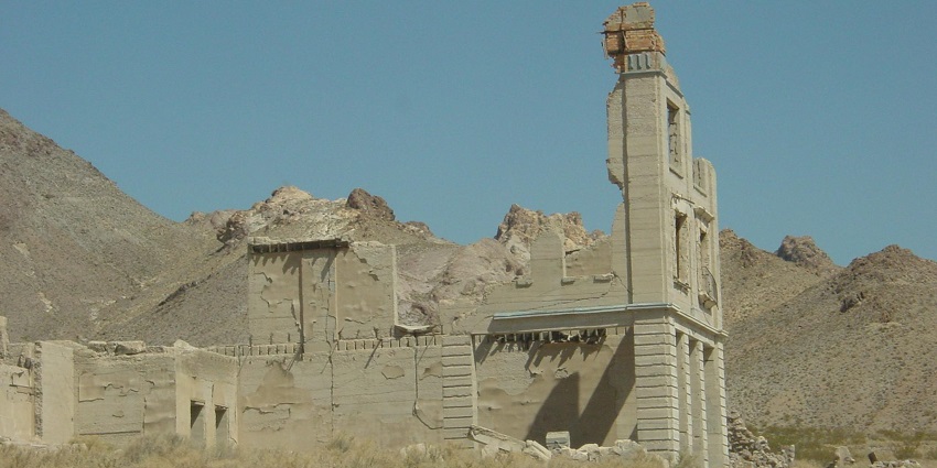 An image of a white building, a popular destination near Goldwell Open Air Museum
