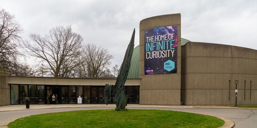 An image of a place resembling Rochester Museum & Science Centre, a famous place near George Eastman Museum.