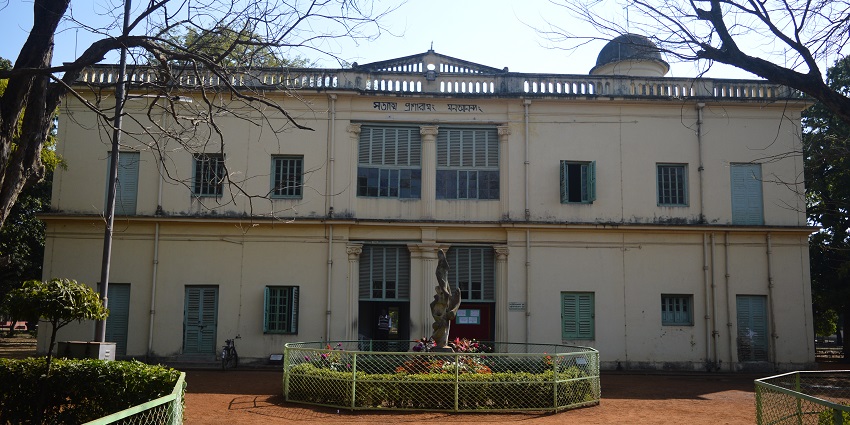 A picture of Santiniketan Griha near Bakreshwar Hot Spring, showcasing the Ashrama Complex.