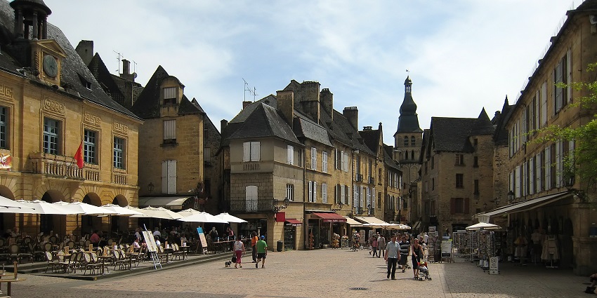 A glimpse of picturesque medieval town known for cobbled streets and historical buildings.