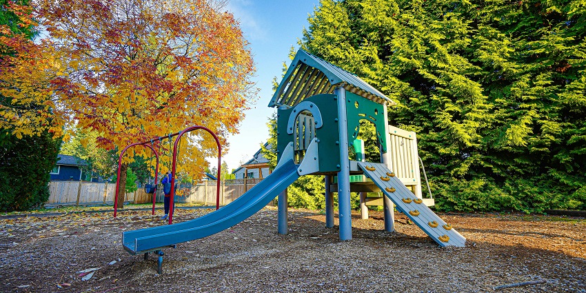 Family park with playgrounds, animal exhibits, and outdoor activities.
