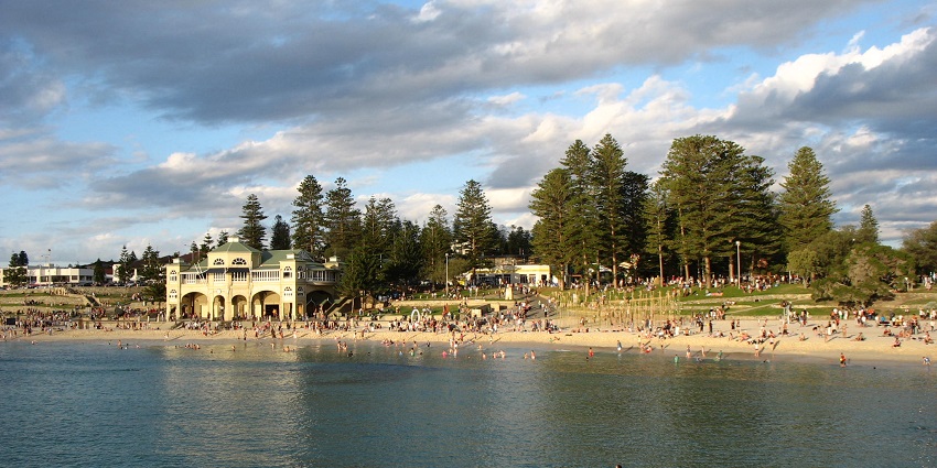 A view of Sculpture by the Sea exhibition, a place to visit .