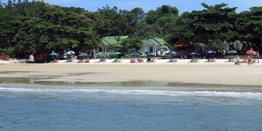 Calm beach with gentle waves, perfect for unwinding and relaxation in Azerbaijan.