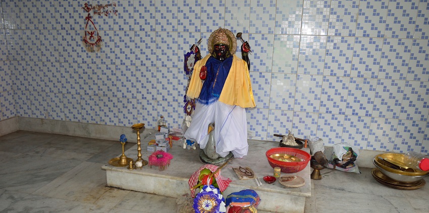Shani Devi Temple is a majestic spot for couples with the Himalayas in the background