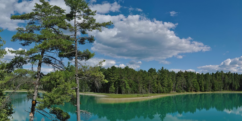 A picture of a beautiful lake for boating; nature-filled places to visit in Aligarh.
