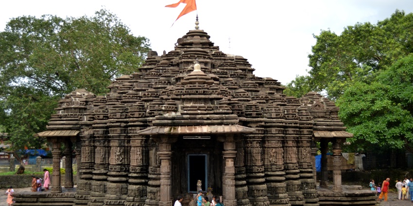 An image of the peaceful Shiv Mandir, one of the best places to visit in Shahjahanpur.