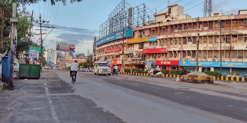 A shopping market at Chowki Chauraha Market - one of the things to do in Bareilly.