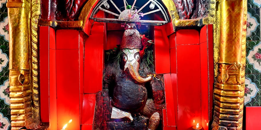 An image of Shree Shree 108 Ganesh Temple in Kolkata with lord Ganesha statue.