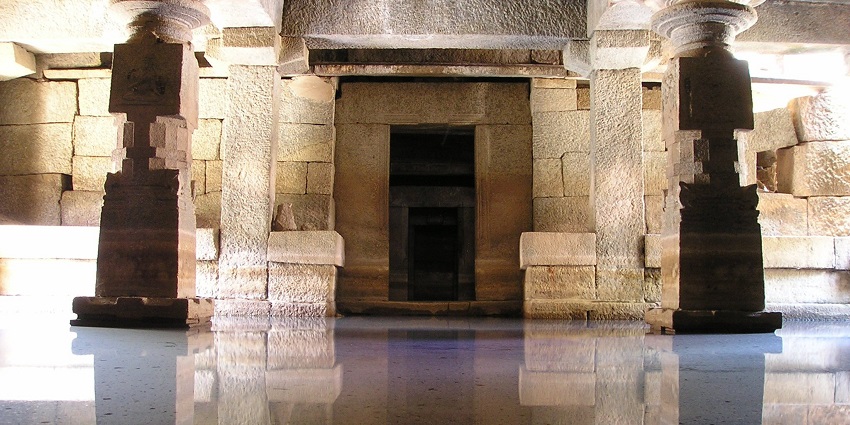 An image of a beautiful temple in Illinois.