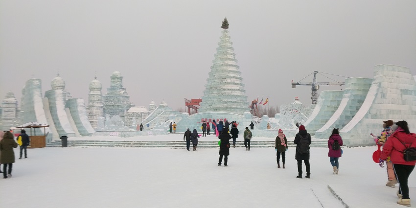 Snow Dunes is a winter-themed park with snow-filled activities