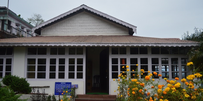 This place is an art gallery, a museum and a spiritual centre near Devalsari Temple