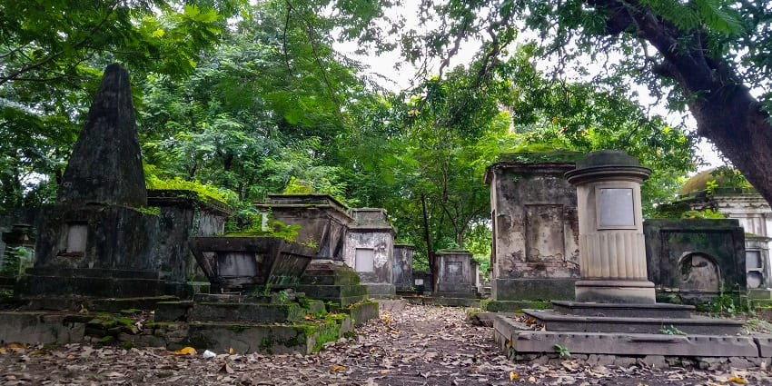 A picture of South Park Street Cemetery, one of the most haunted places in Kolkata