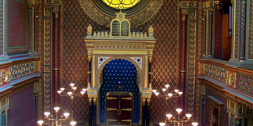 An image of the Spanish Synagogue in Prague, one of the top places to visit in Czech Republic.