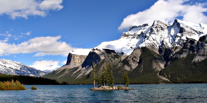 Lake Minnewanka, a glacial lake with a picturesque backdrop of mountains in Banff, Alberta