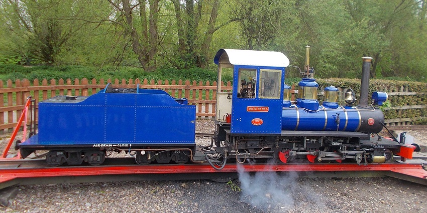 View of a blue train making its way in the museum offering an interactive experience