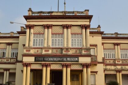 A picture of the stunning exterior view of the State Archaeological Museum, Kolkata.