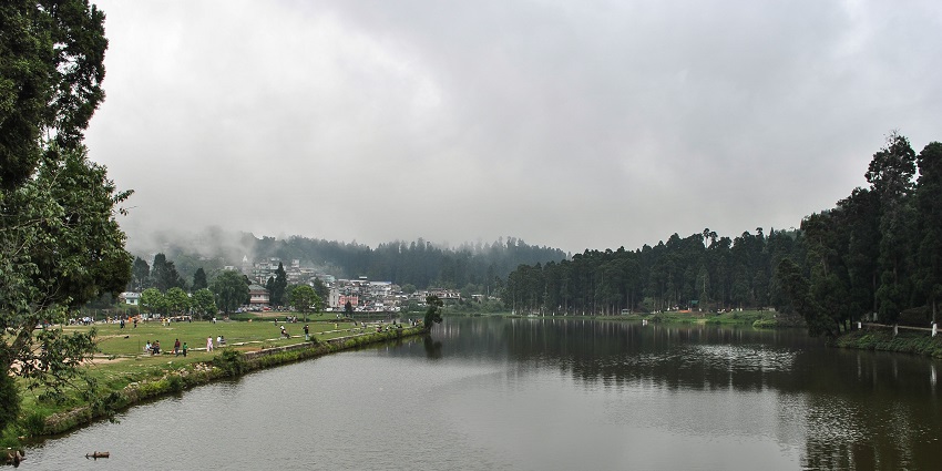An image of the artificial Sumendu Lake located in the charming hill village of Mirik.