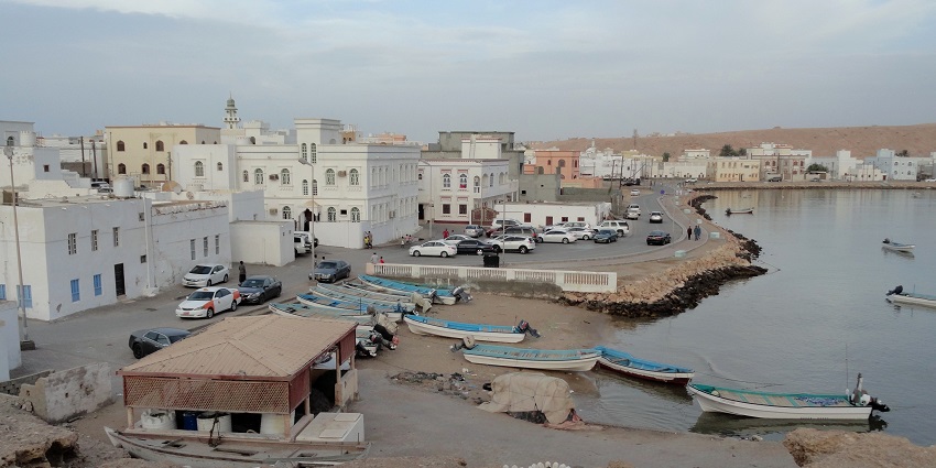  Coastal city famous for shipbuilding, beaches, and historical landmarks
