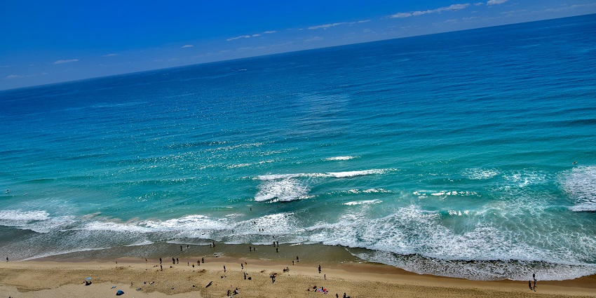 Surf at the Surfers Paradise Beach which is located in the heart of the Gold Coast city.