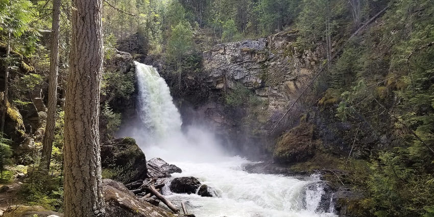Sutherland Falls impresses with its towering 580-meter drop into Fiordland