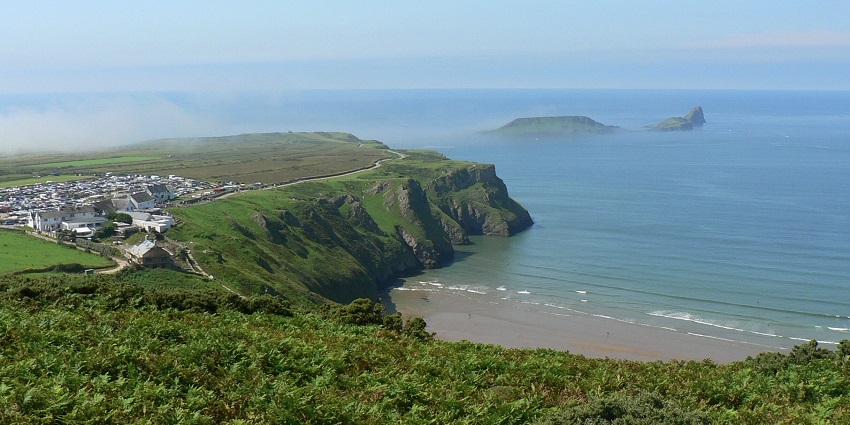 A view of the Swansea Heads coastline, close to Caves Beach