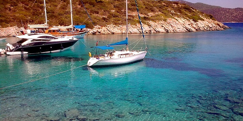 Scenic boat tour with snorkeling and swimming opportunities on orak islam boat trip