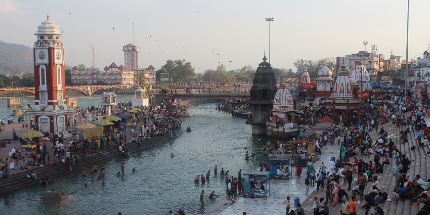 A holy dip in Tapt Kund is among the best things to do in Badrinath.