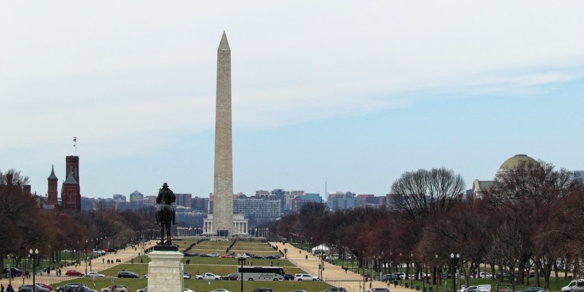 Image showing buildings, monuments and parks in the National Mall with many cars parked