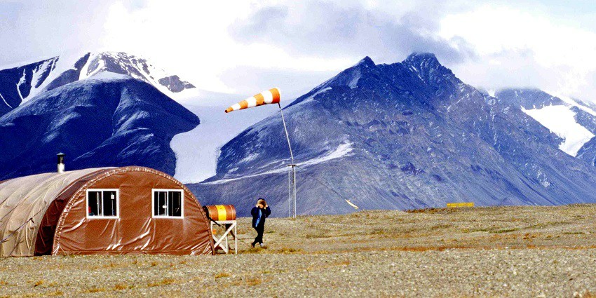 A scenic view of Tanquary Fiord, a stunning tourist destination near Quttinirpaaq National Park.