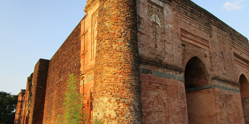 An image of the Tantipara Mosque, located a short distance from Kadam Rasul Mosque.