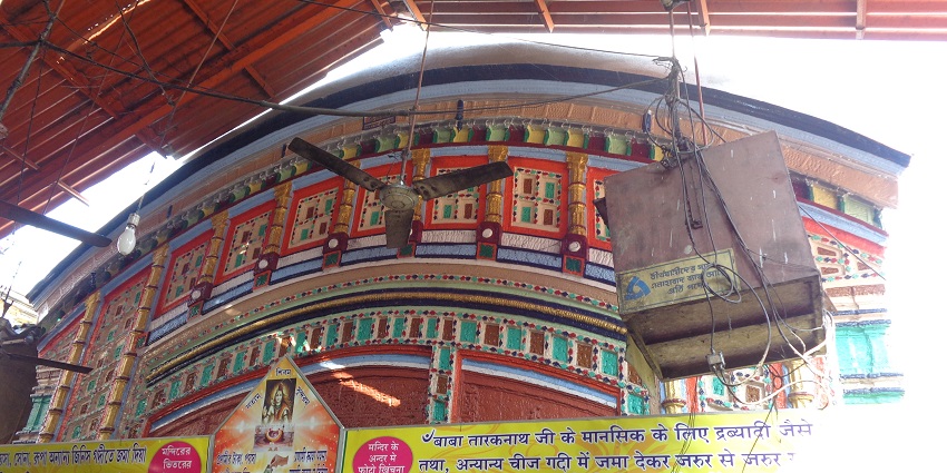 A picture of Taraknath Temple, a famous Shiva temple and pilgrimage site in West Bengal.