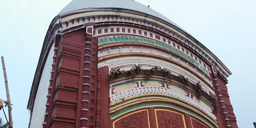 A picture of Kali Temple at Tarapith, near Bakreshwar Hot Spring, a religious and scenic site.