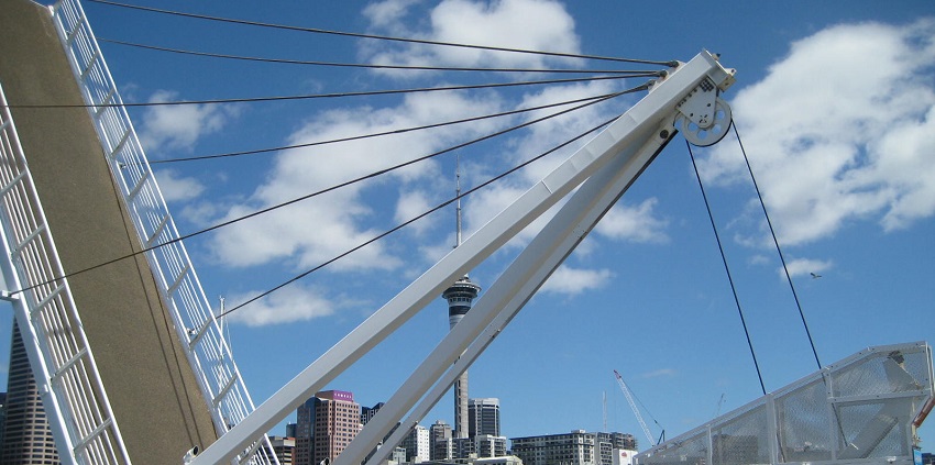 A walk on the Te Wero Bridge, a beautiful way to experience New Zealand nightlife