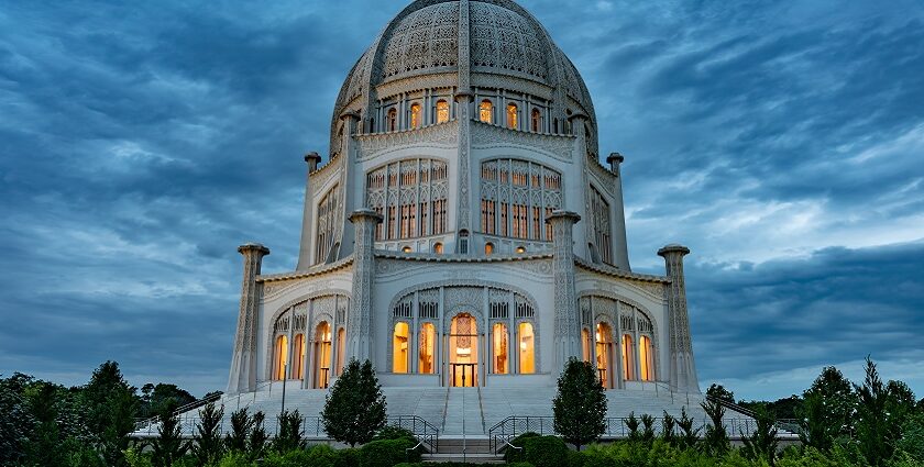 A view of one of the most beautiful temples in Illinois with a clear blue sky.