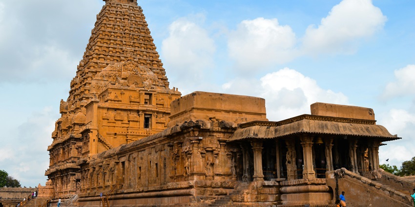 A view of Thanjavur, home to Brihadeeswarar Temple and Chola art, rich in Tamil heritage.