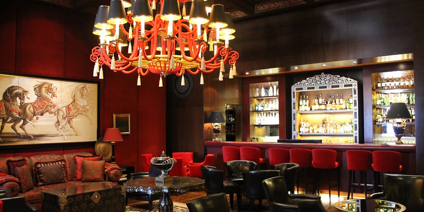 Classic pub offering hearty meals, drinks, and a cozy atmosphere