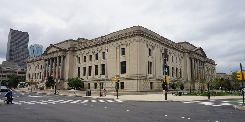 The Franklin Institute offers interactive exhibits, integrates science and entertainment.