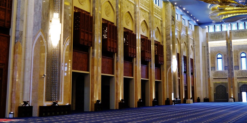 Places to visit in Kuwait include mosques that showcase intricate Islamic architecture.