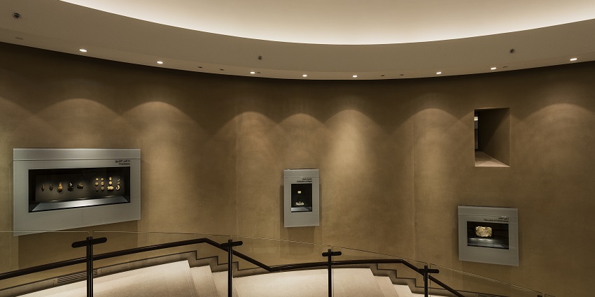 The Museum of Oman is among the popular tourist places in Muscat that offers history, culture, and heritage through curated exhibits.