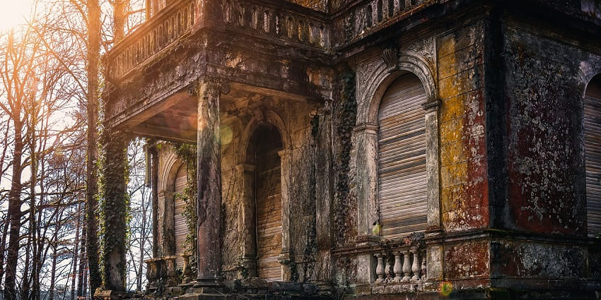 An image of A vibrant view of a tall building, one of the best places near Occult Museum.