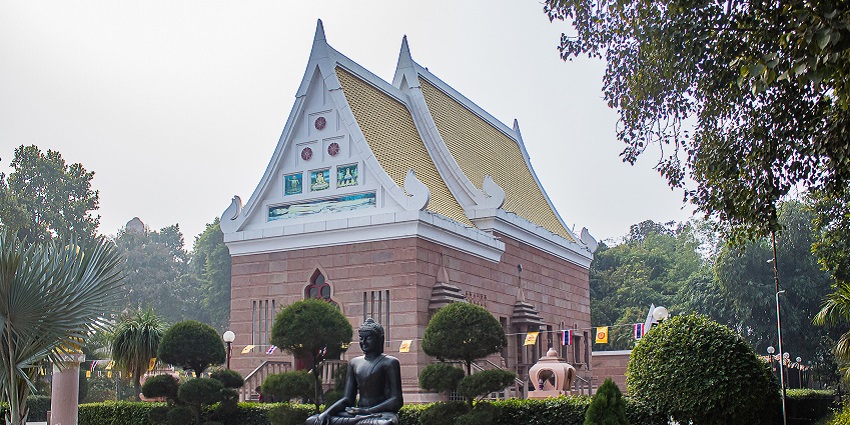 A complete view of the Thai Temple, which is one of the best places for the Sarnath trip.