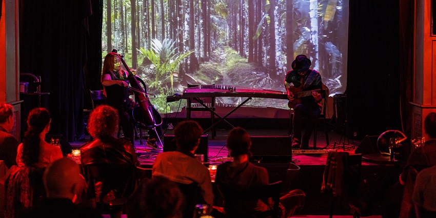 People enjoying the Melbourne nightlife & the live performance