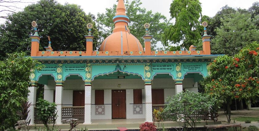 A picture of a buddhist temple in Shantiniketan, a scenic destination