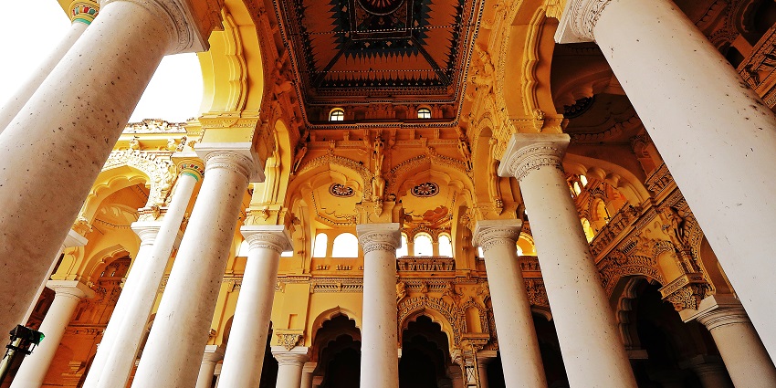 An image of Thirumalai Nayakkar Palace's grand arches, showcasing its historical significance
