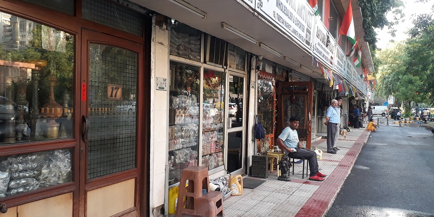 Shopping in Mussoorie market featuring Tibetan artifacts, jewelry, and handicrafts.