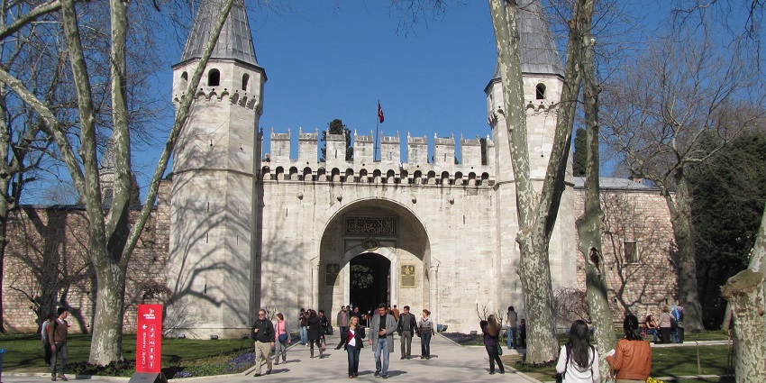Magnificent palace with grand architecture, gardens, and imperial collections.