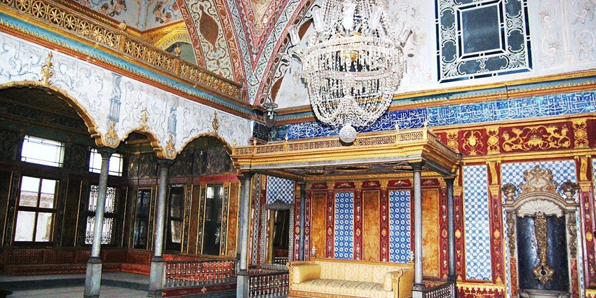 Iconic Ottoman palace featuring historic artifacts and stunning architecture in istanbul.
