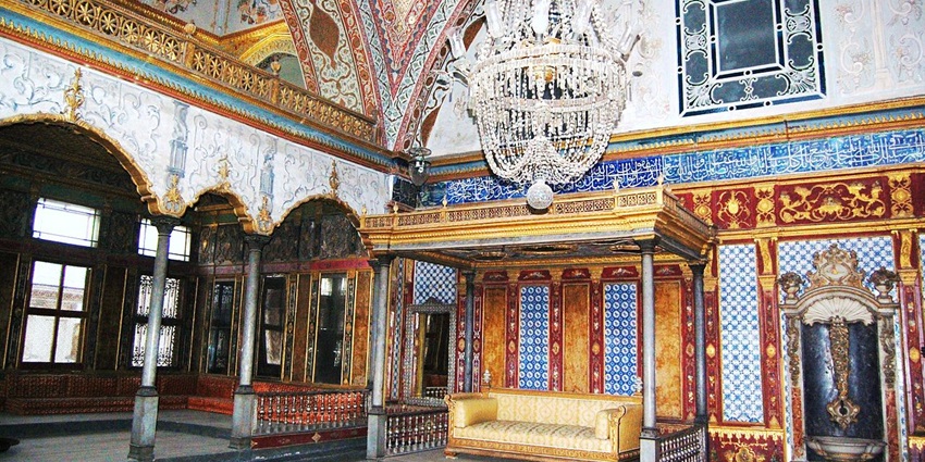 Turkey museums with stunning exhibits showcasing the Ottoman Empire's rich heritage.